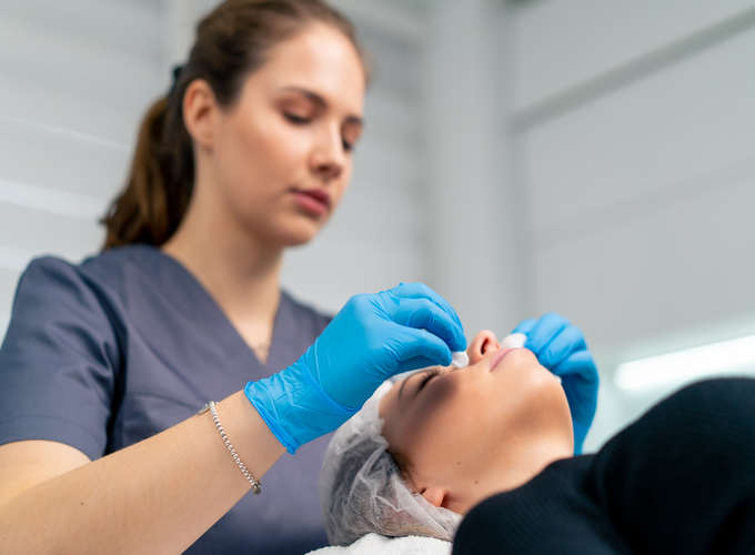 Licensed healthcare providers, such as dermatologists, plastic surgeons, or experienced aesthetic specialists, are equipped to deliver precise injections with minimal pain.